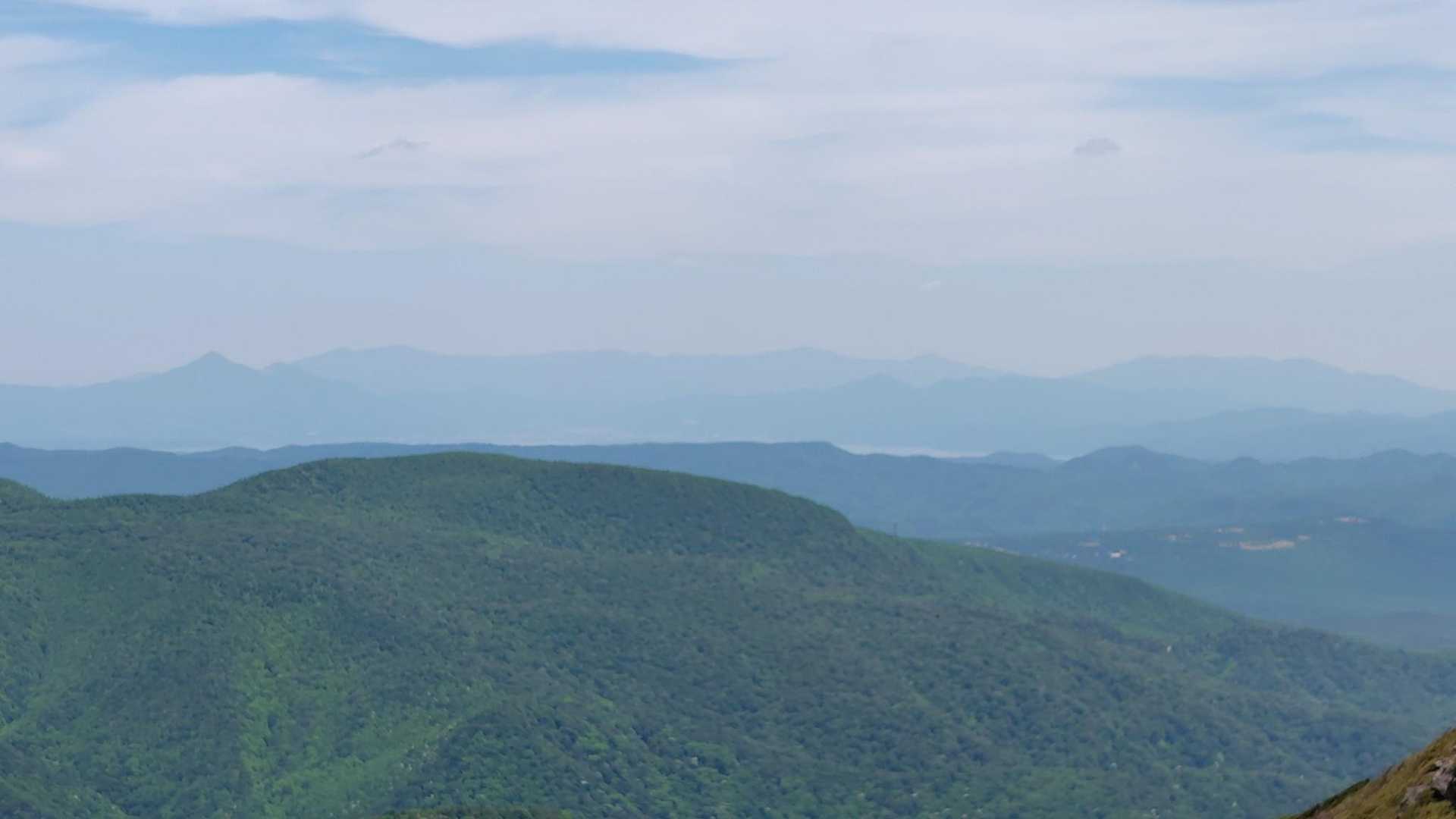 左奥から　磐梯山　吾妻連峰　安達太良山が薄っすらと