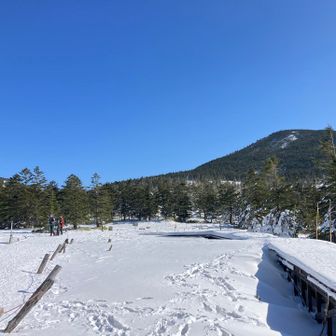 ここでもう12時。
ゴンドラ乗るつもりでくれば、まだ寝ててもよかったかなあ、なんて。
たぶんそんな心意気ではダメです。

ここでチェーンスパイクはきました。