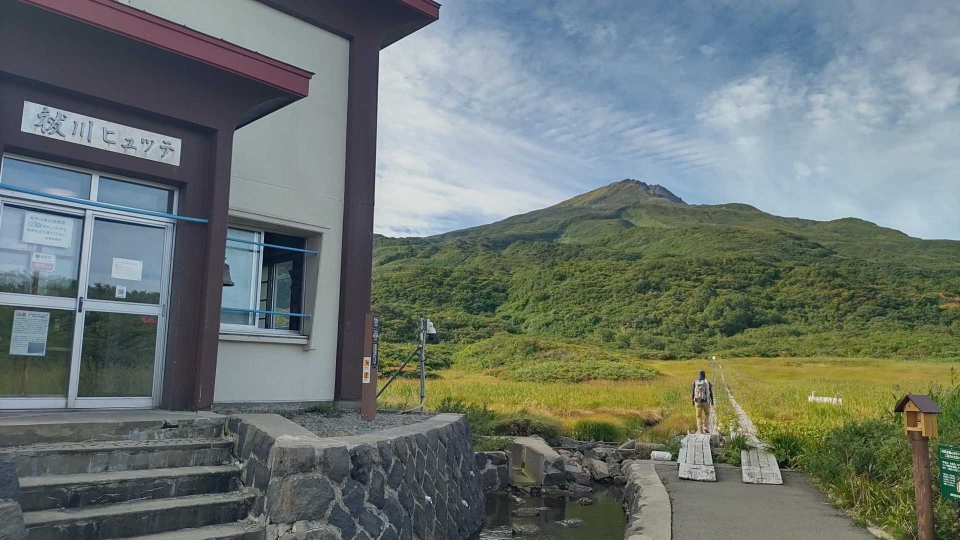 ヒュッテと湿原と鳥海山