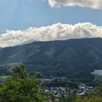 こちらは南側、チラリと見えてる山頂は霊仙かな🤔
北峰の山標を写し忘れた～😆