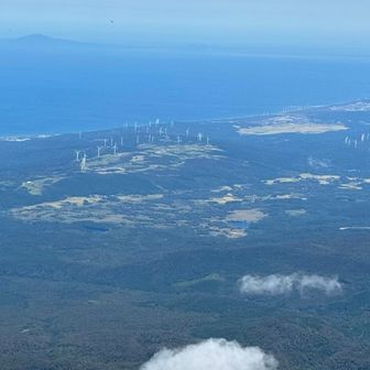 秀麗無比なる鳥海山よ〜
狂瀾吼え立つ男鹿半島よ〜♪

一応生粋の秋田県民ですから〜
ﾂｶﾞﾙｦｺﾖﾅｸｱｲｽﾙｶﾞ♡