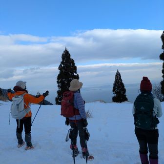 日本一の琵琶湖を眺めてからダケ道で順調に無事下山、お疲れ山！　　　　　
新年早々、最高の武奈ヶ岳でした。
良き山と山友に感謝😄
　
　

