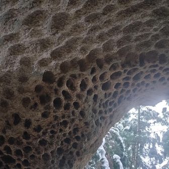 雲形浸食
なぜ幾何学なのに並ぶのか不思議