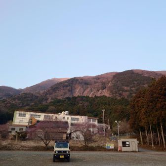 次の日…スタートです。このトキは駐車場に車3台のみ。