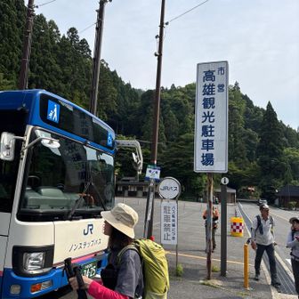 ・宇多野ユースホステル6:30にチェックアウト
・宇多野ユースホステル前〜バス〜福王子
・コンビニで朝食を済ませ、昼用の食べ物を購入
・福王子〜バス〜栂尾まで移動

今回の京都一周トレイル第8回(最終回)は栂尾をスタートして清滝〜嵯峨嵐山風致地区を巡り、今回唯一のピークである松尾山に登った後、阪急嵐山線の上桂駅まで歩きます