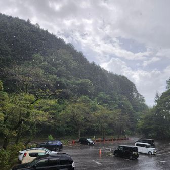 ずぶ濡れで下山😵