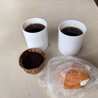 コーヒーと甘いもので休憩