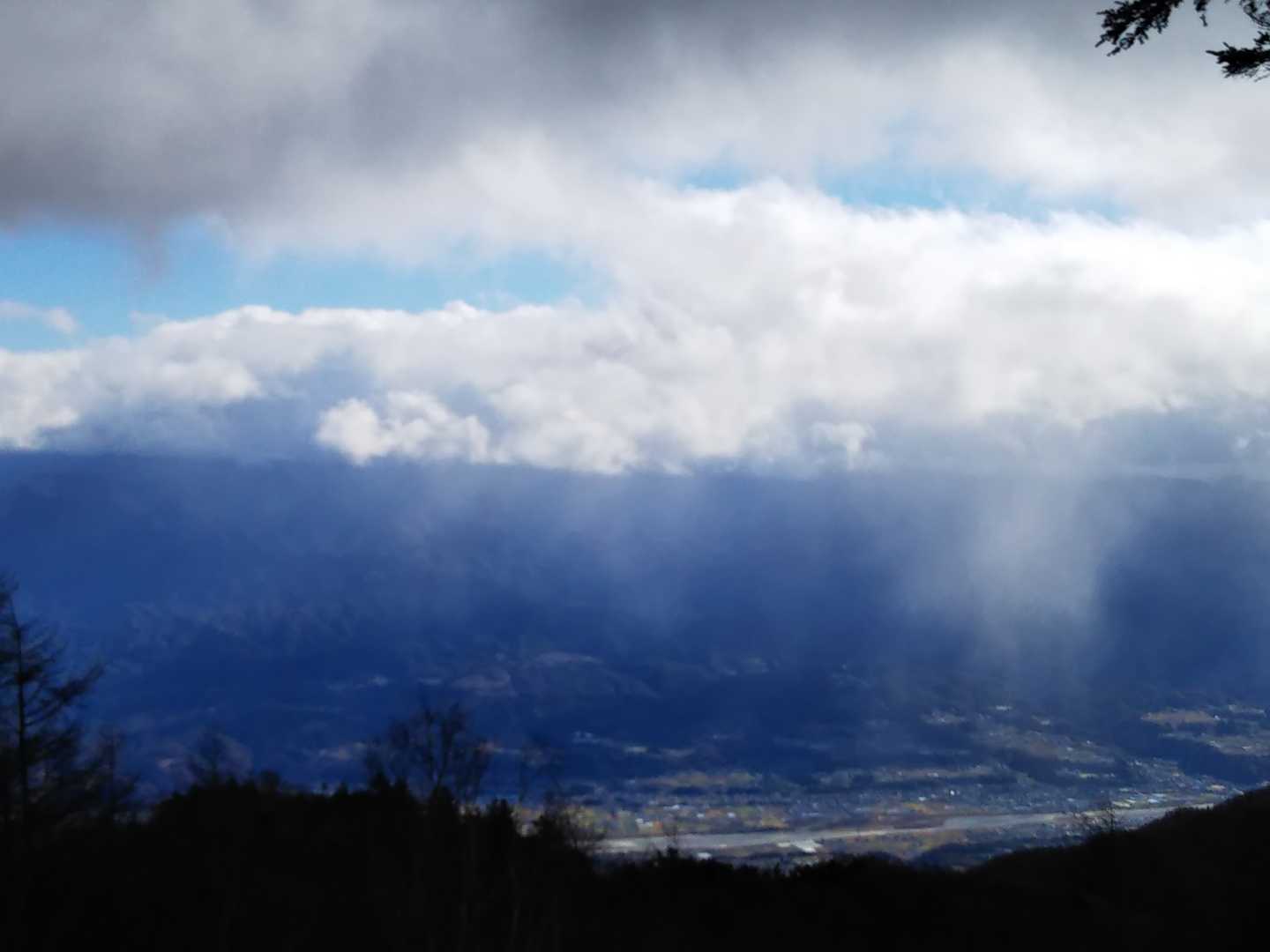山頂からの眺め
雪が舞ってますね