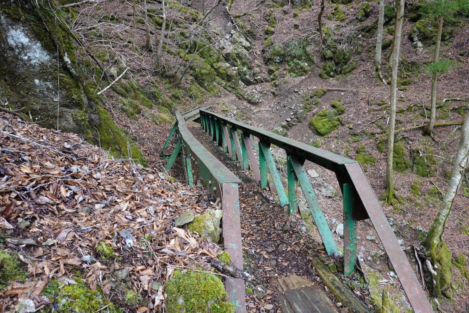 立派な鉄の橋
