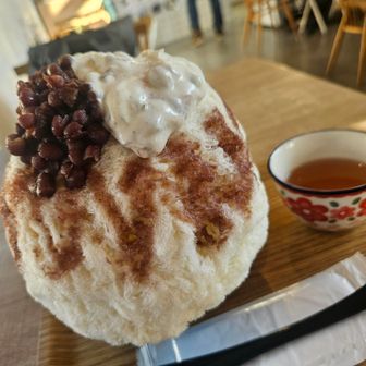 本日最後の寄り道は、好日堂のあずきミルク🍧（1,900円）。冬でも美味しくかき氷が食べられるように、室温高めが嬉しい🎶お疲れ様でした〜