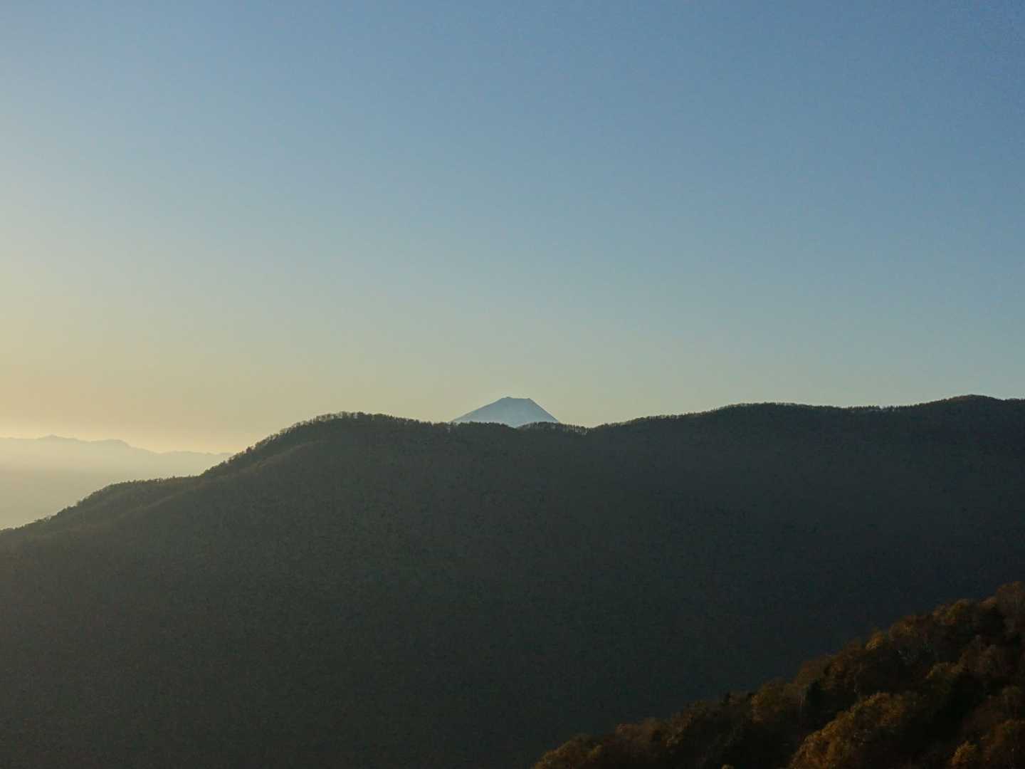 富士山も頭だけ出してなんか可愛らしい。