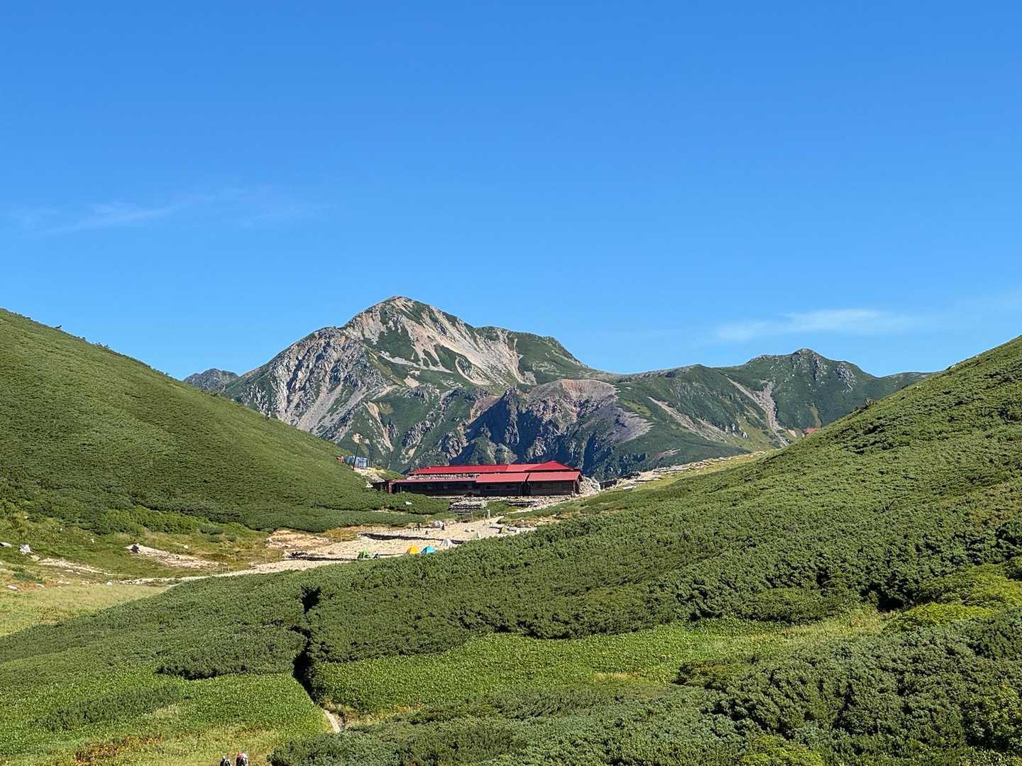 名残惜しい…

ここからの鷲羽岳と双六小屋がキレイで、何度も振り返っていました