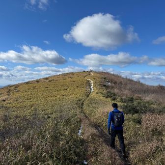 道後山を後に小ピークに向かいます。