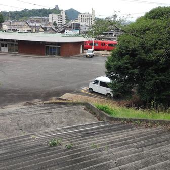 お墓の中を下ったらすぐ犬山遊園駅が見えてきました