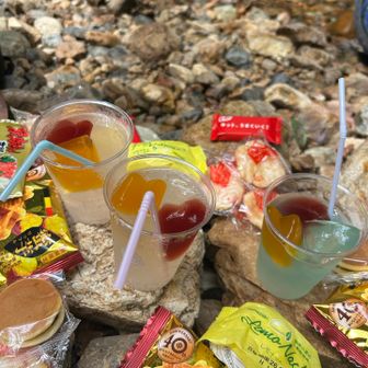 しゅわしゅわゼリードリンク🍹今年も作りました😍
可愛い！と褒めて貰えて嬉しかった😙

滝を見ながら食べるオヤツは最高だ👏
