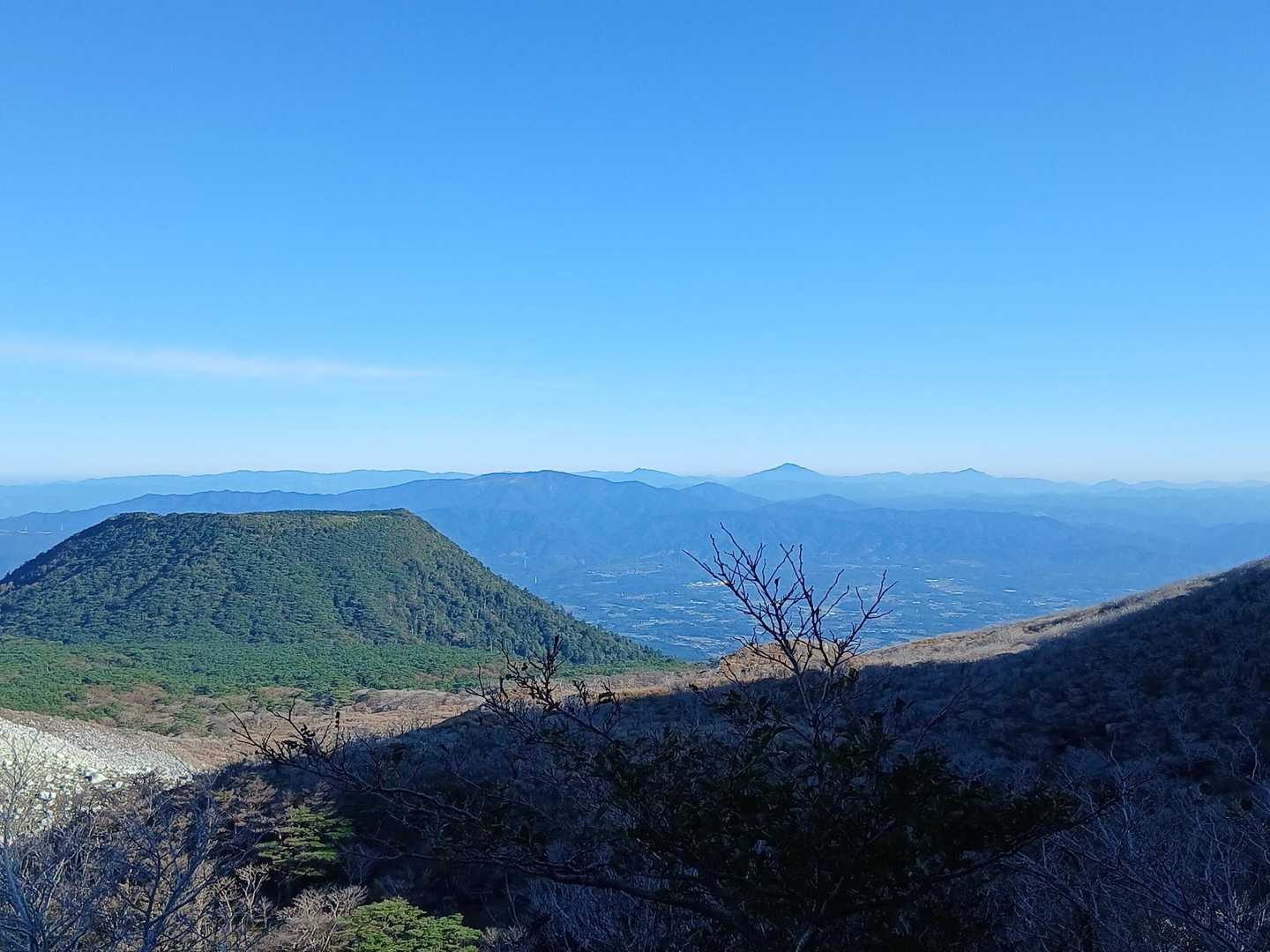 遠く市房山