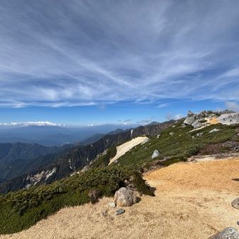 御嶽は雲がかかってる。北アは晴れてそう。