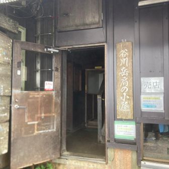 小屋の周りでは休憩している人が多かったです。