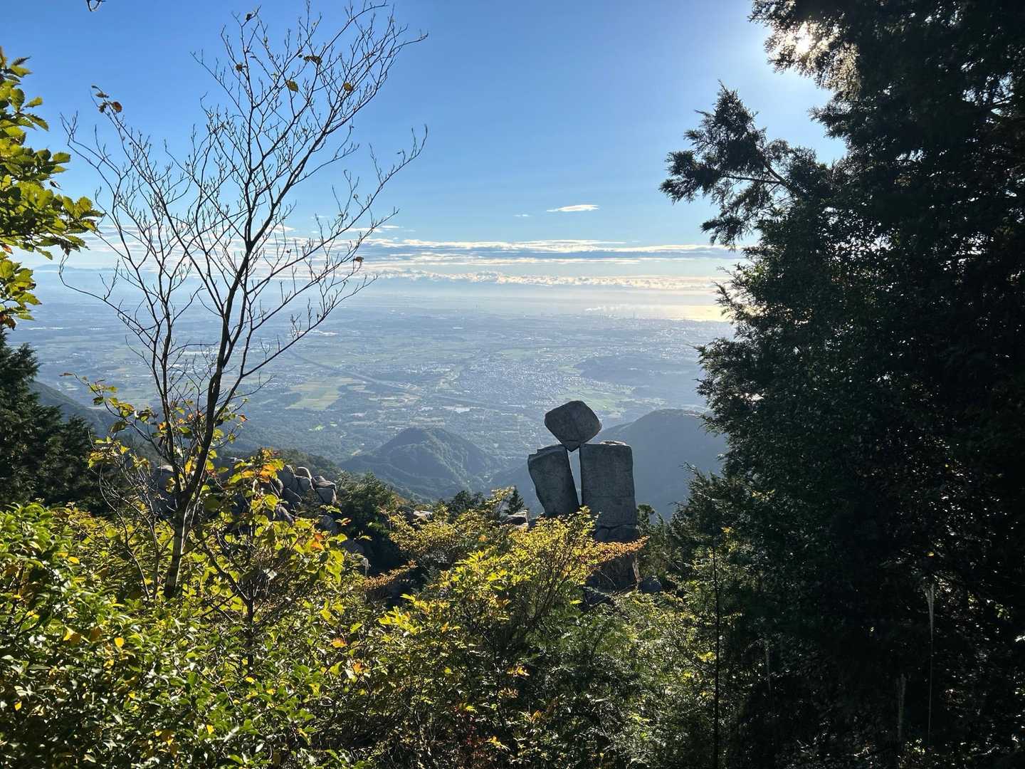 中道コース | 大迫力の奇岩が連なる岩尾根、ロープウェイでも行ける鈴鹿の名峰の写真