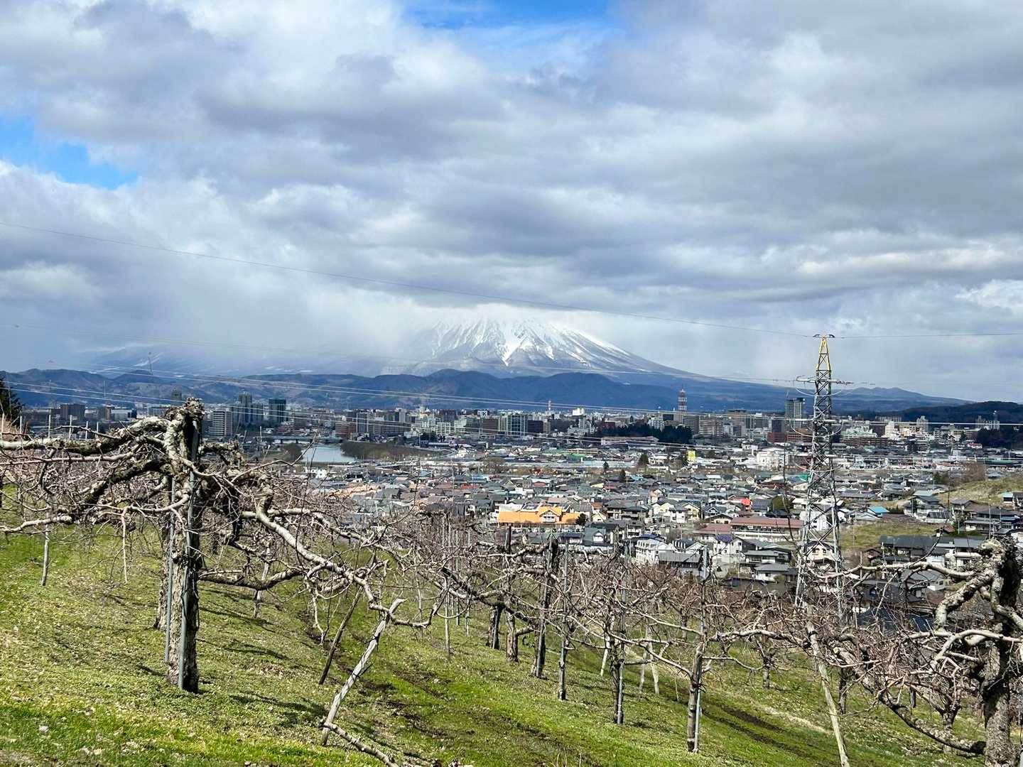 アップルロードを更に進むと岩手山〜😍
朝は雲の中だったから、これだけ見えたら十分✨✨