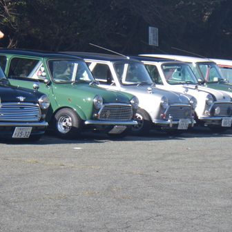 俵山峠の駐車場にミニが集合