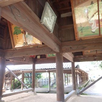 巨大な干支の絵馬殿
