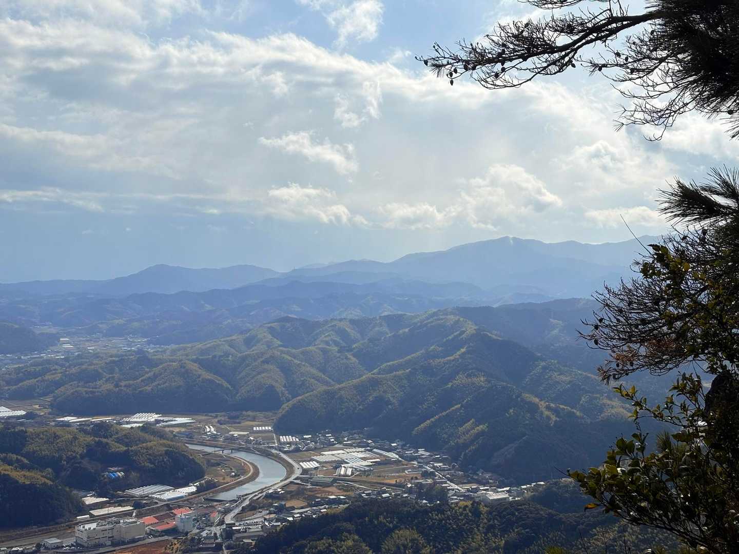 晴れてきたよ〜☀️✨

👉に 御世山⛰️と 矢筈山⛰️