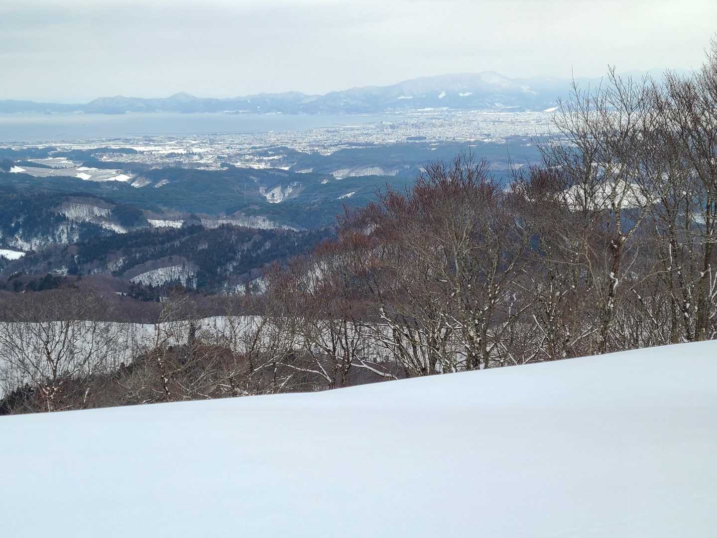 やはり八甲田山は見えません。
遠征でも天気悪いと登らない人です