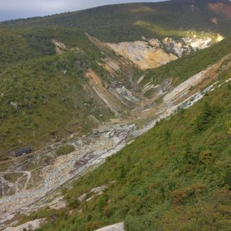 最初の分岐に戻るため、標高を上げます。