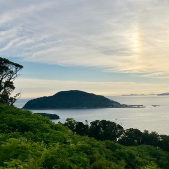 すぐ近くに玄界島。