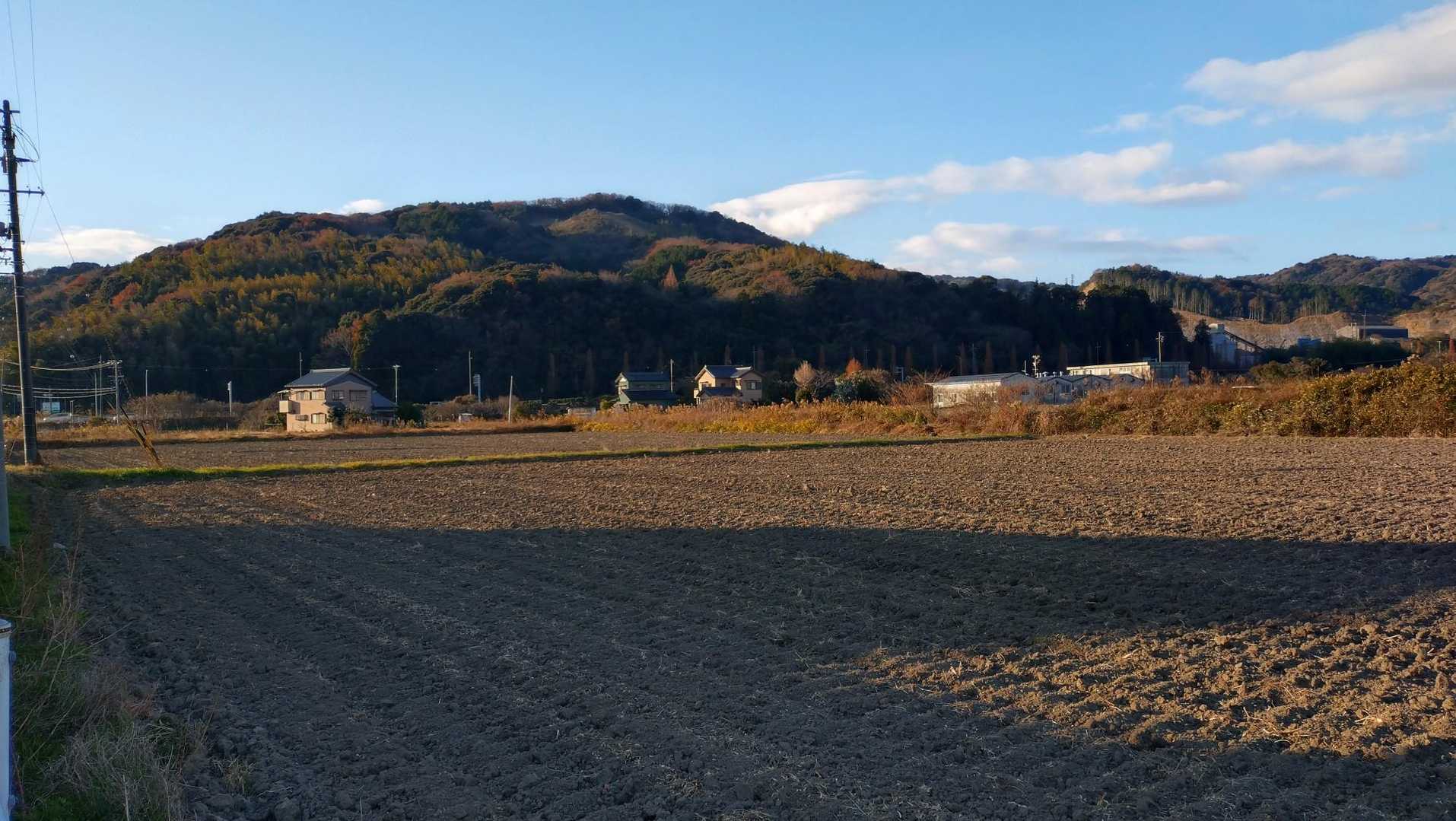JR三ヶ根駅より
歩いてます🚶三ヶ根山へ