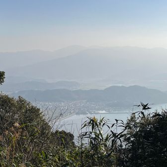 脊振山地は霞んでいる。黄砂らしい。