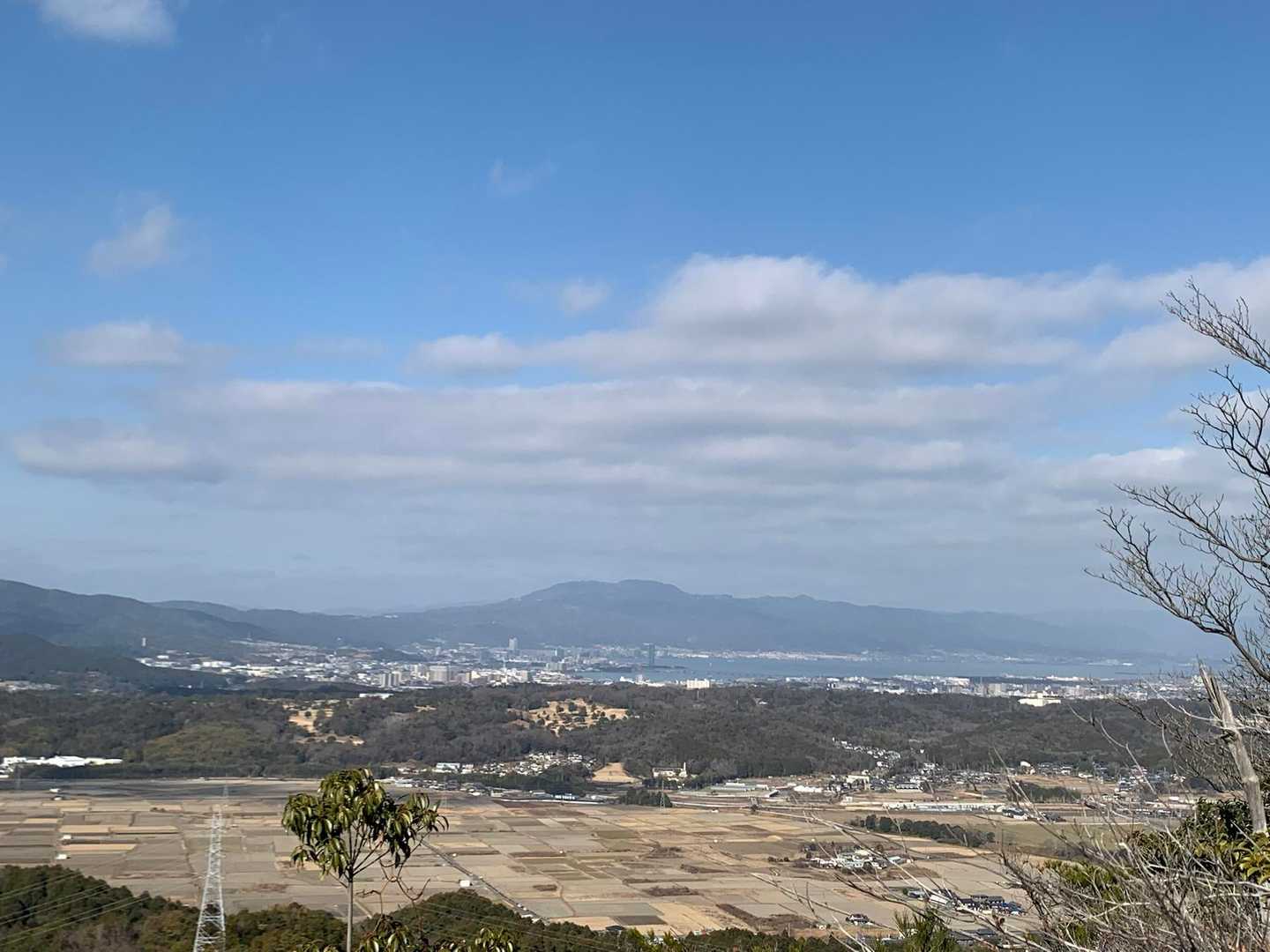 琵琶湖も見えだしました
ここ数日の暖かさで、もうすっかり山山に雪はないね