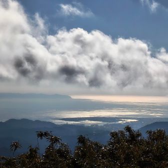 三保半島、駿河湾、その向こうは伊豆