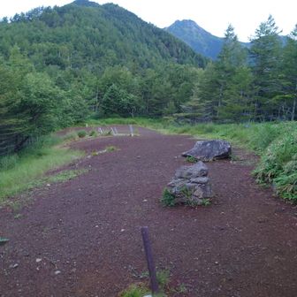 賽の河原到着
張れそう⛺
左に牛首、中央奥に赤岳