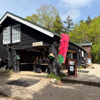 合戦小屋に着きました！

🍉に飛びつくつもりが…
サイフを車に置いて来たこと気づく😱💦

とりあえず、
ポケットにあったトイレ用銭900円とよく相談することに
(スイカは1切800円！)