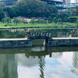 中国の西湖を模した橋
水辺を心地よい風が吹き抜ける