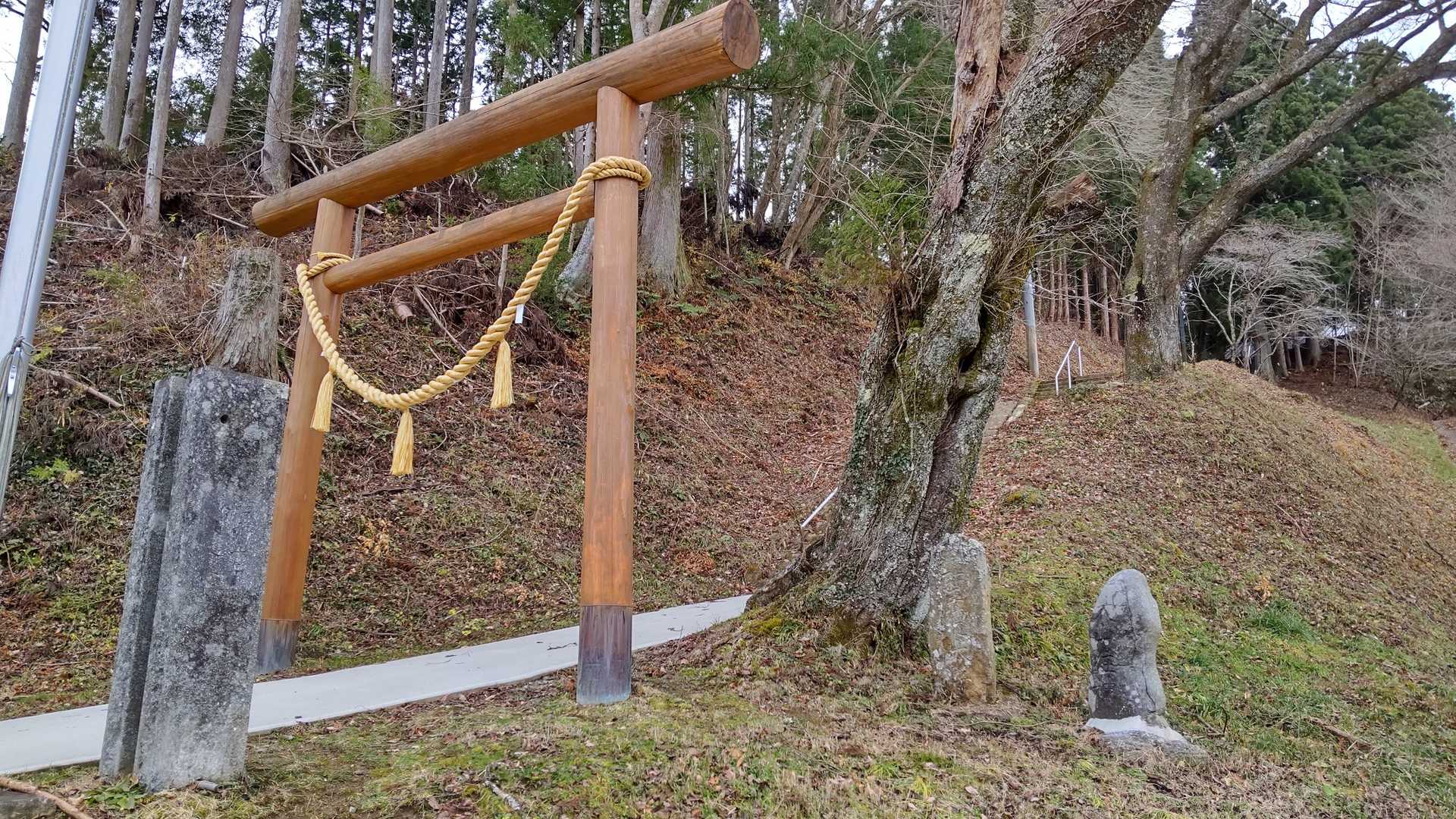 登山口へ戻ってきたけれど・・・
この後、犬の💩踏んだ・・・クソッ！