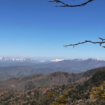 山頂到着！奥には残雪の谷川岳〜上州武尊が目の前に⛰️