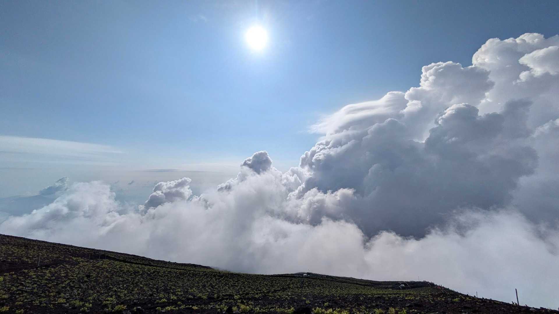 この高度で見る積乱雲はものすごく立体的