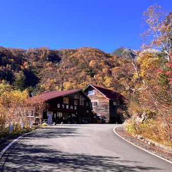 中間ポイントの位ヶ原山荘に到着。自転車の為コースタイムの半分程で着きましたが、徒歩の登山より格段にツラい💦