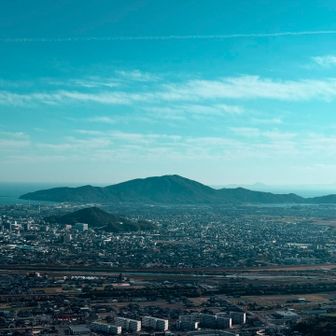 遠くには、神秘のタヌキ島が見えるね！