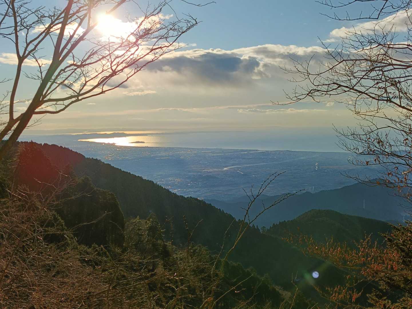 途中で江の島、三浦半島が見えた