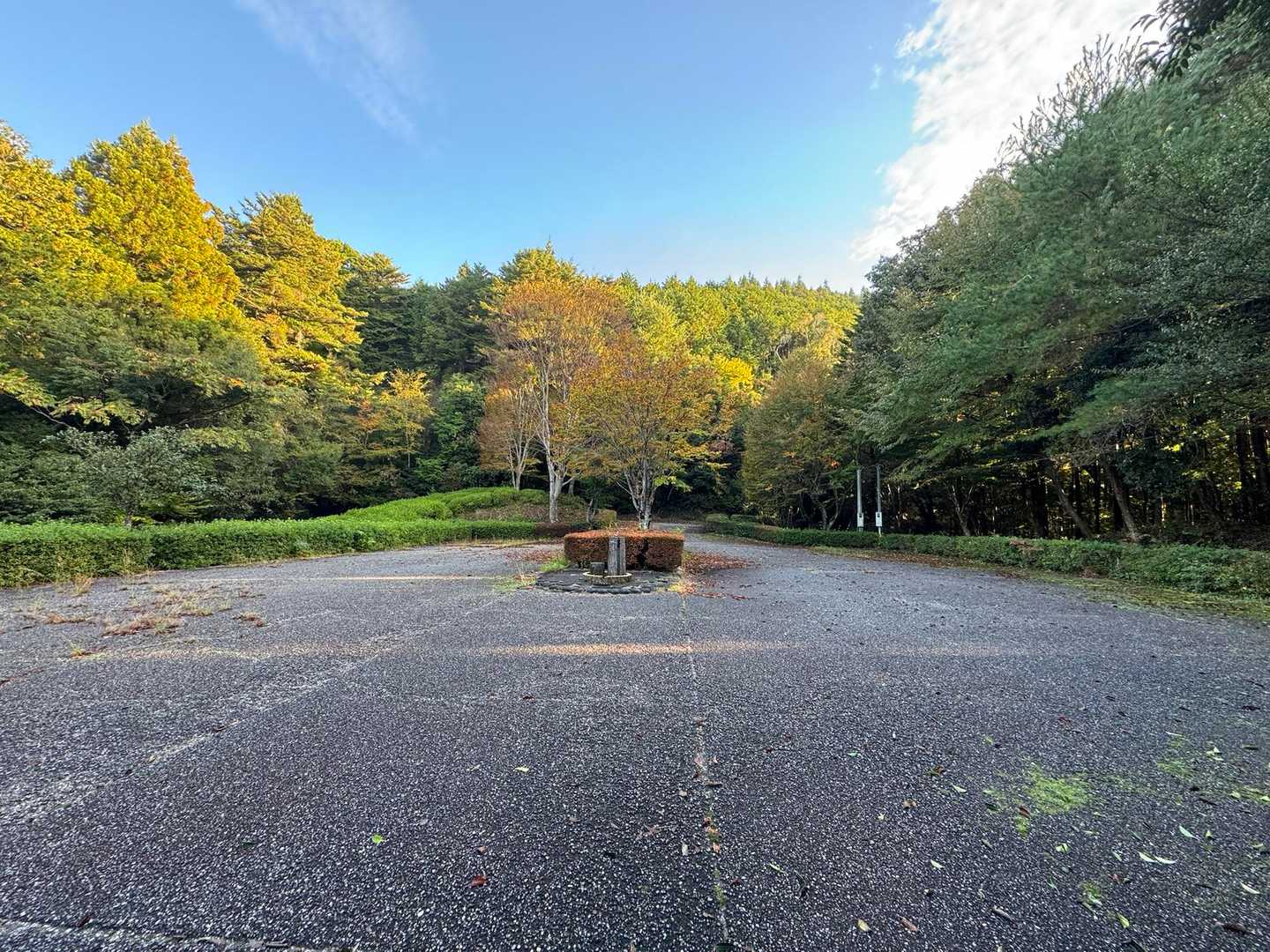 途中、階段を上がってみたら、良い感じの公園あり。

ただ、来る人いるのかしら…
