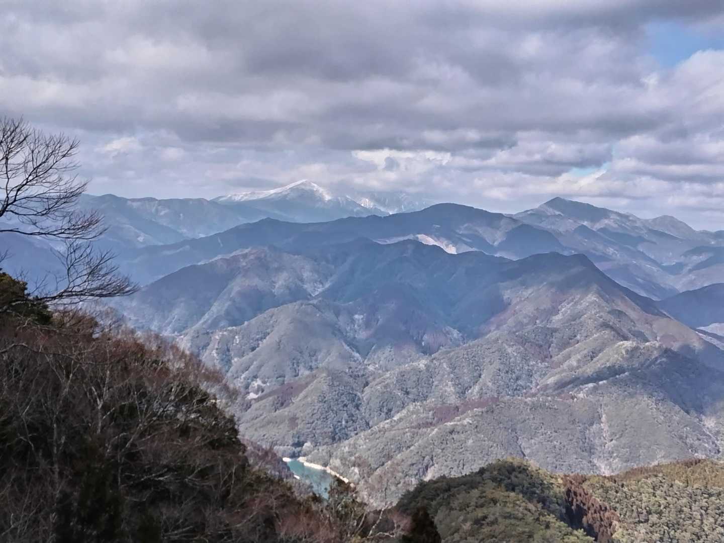 遠く米良三山かな？
白い🏔️🤤