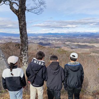 ちびっこ達の後ろ姿。