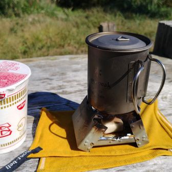 山頂でカップラーメン。久々にエスビットで。