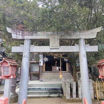 参拝して大根地山へ