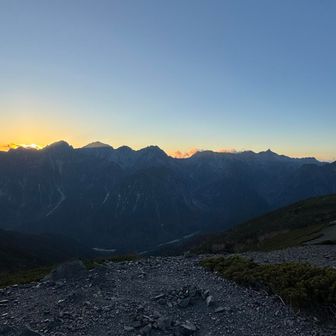 穂高の裏に沈みます🌅