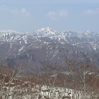 この奥に白山が見えるはずですが霞んで見えない😔